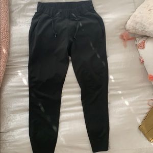 Lululemon on the fly pant